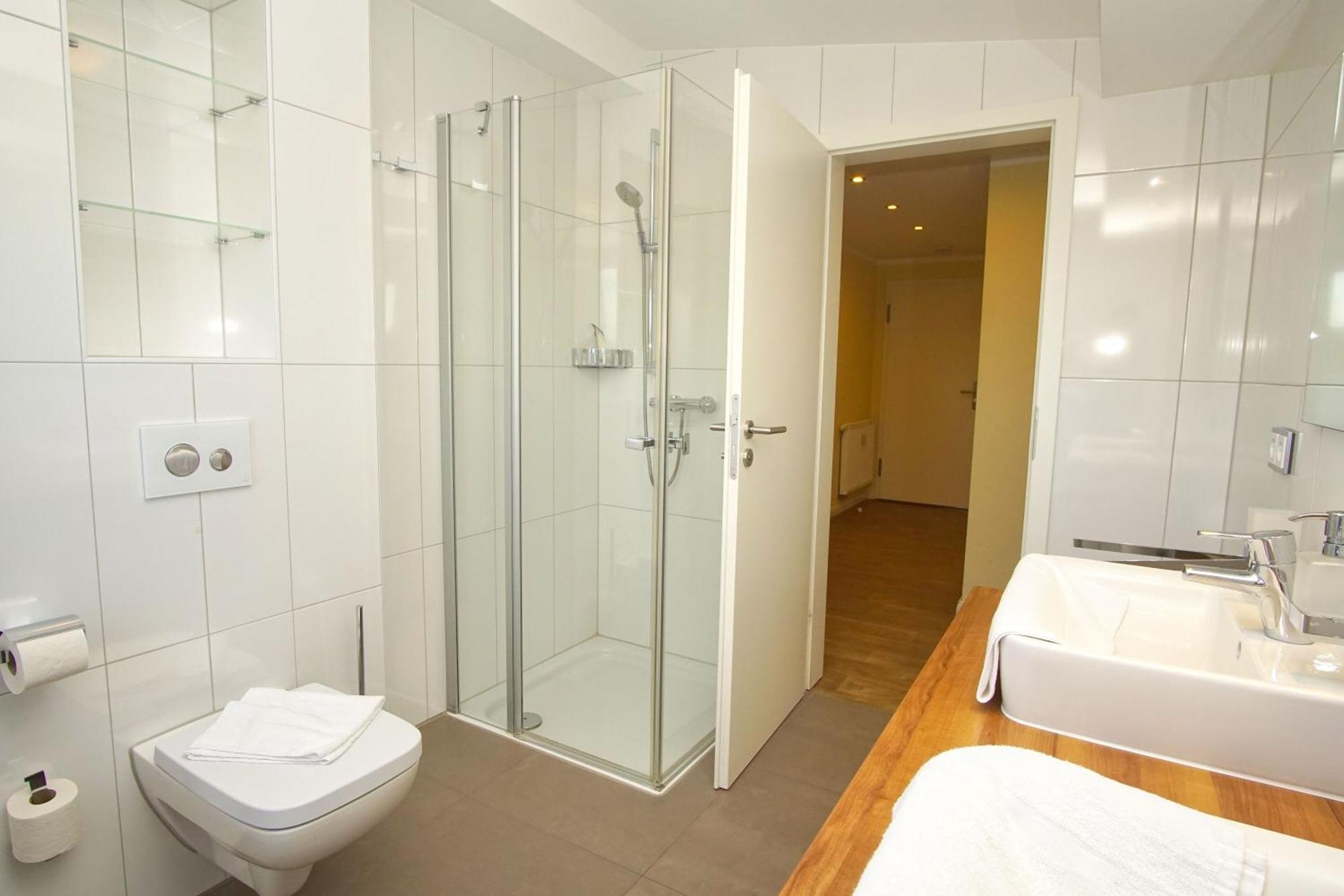 Balkon, Gratis Nutzung Vom Ahoi Erlebnisbad Und Sauna In Sellin- Meeresblick Fewo 59 Goehren  Ngoại thất bức ảnh